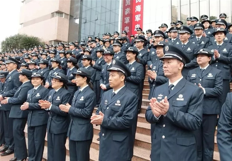 直击现场海军军医大学举行文职人员授装宣誓仪式