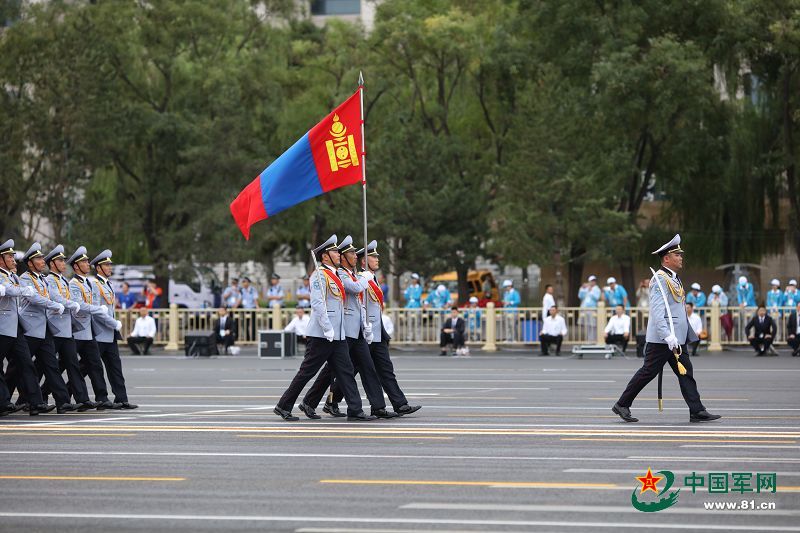 8月23日,蒙古国军队参加中国人民抗日战争暨世界反法西斯战争胜利70