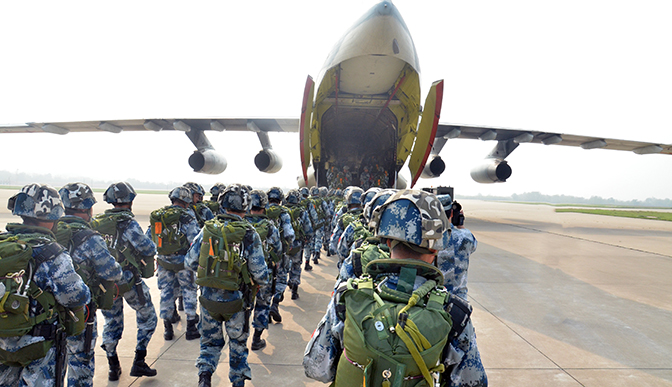 培育英雄传人的模范指导员 记空降兵某旅"黄继光连"指导员余海龙