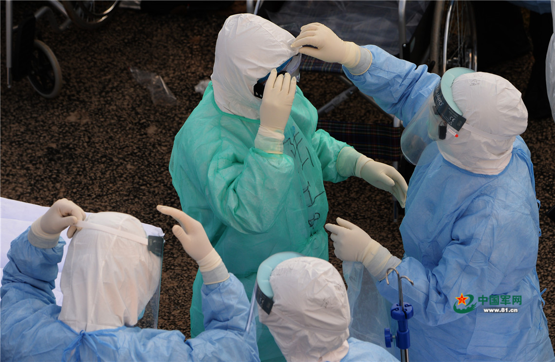 武汉火神山医院开始收治新型冠状病毒感染的肺炎确诊患者