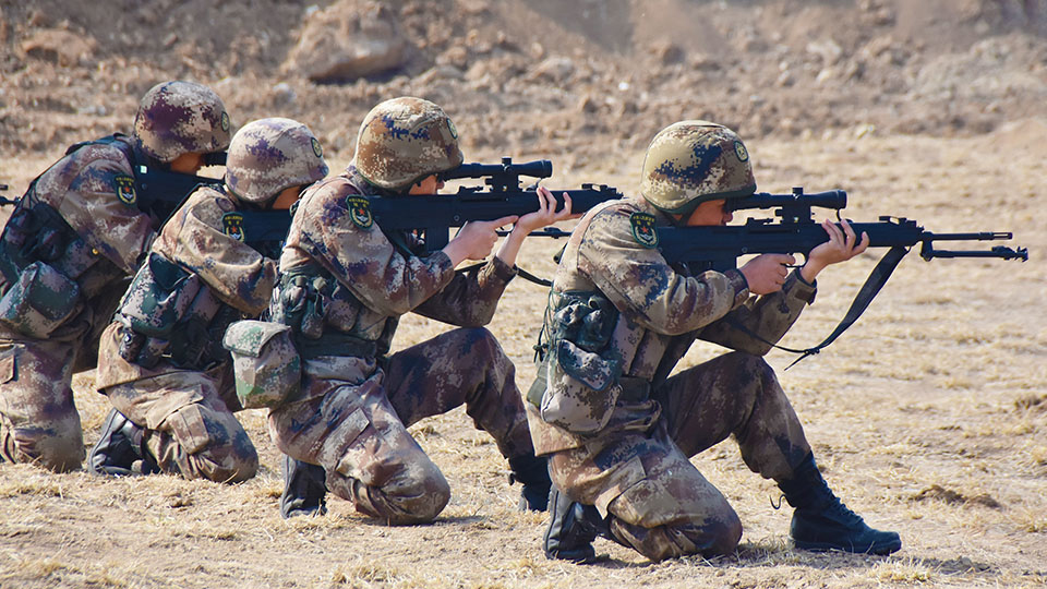 第80集团军某合成旅狙击手开展实战化综合演练