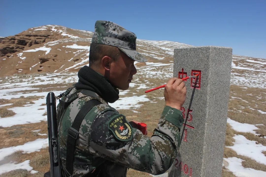 吐尔尕特边防官兵:青春与皑皑雪山巍巍国门紧紧相连