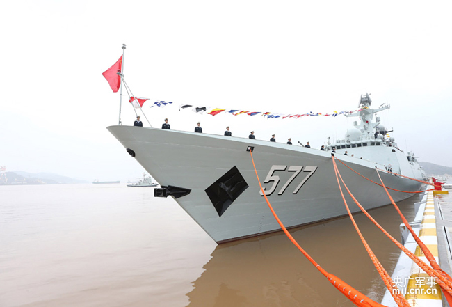 新型导弹护卫舰黄冈舰加入海军战斗序列