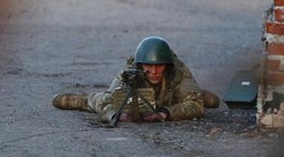 乌克兰政府军与亲俄武装力量发生冲突