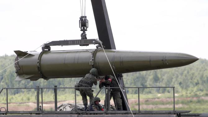 Russian servicemen equip an Iskander tactical missile system at the Army-2015 international military-technical forum in Kubinka