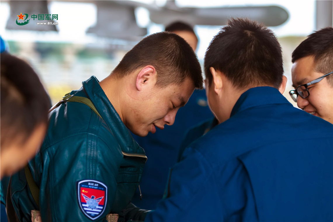 海军航空兵某旅:节后开训紧贴实战 升空即战斗