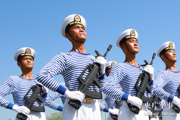 请祖国检阅丨海军方队队员程昱峰:"阅兵硬汉"的逆袭