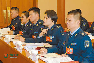 "冷志义等代表联系五年来部队跨越式发展成就,深感"干"字给人力量,给