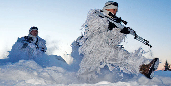 女军事摄影家记录冰天雪地里的边防军人