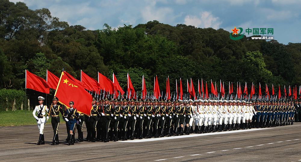 士兵面孔丨中国人民解放军驻香港部队接受检阅