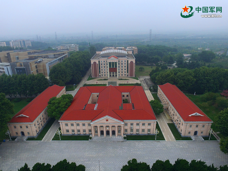 陆军炮兵防空兵学院南京校区的别样秋光