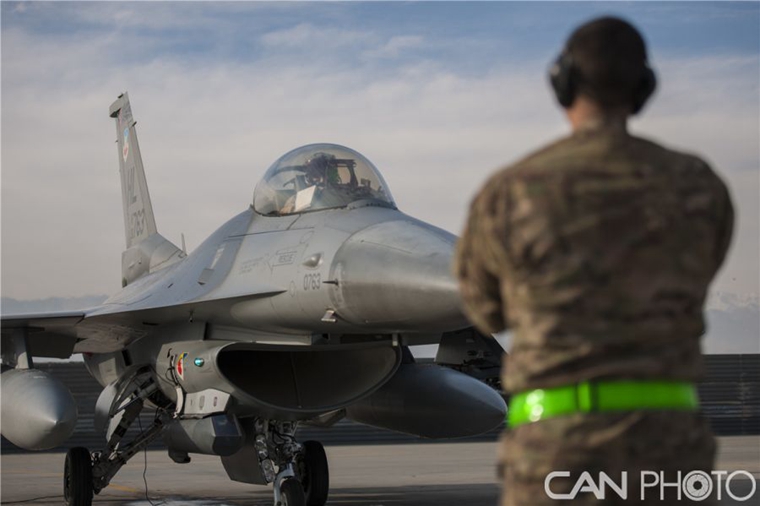 美国空军f-16战机部署巴格拉姆空军基地