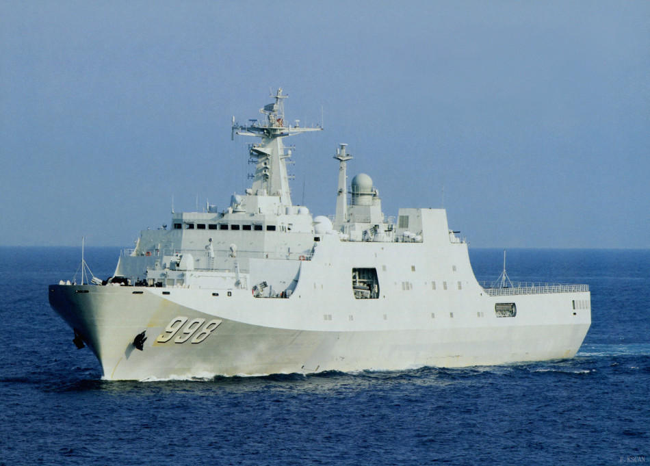 中国海军998"昆仑山"号船坞登陆舰
