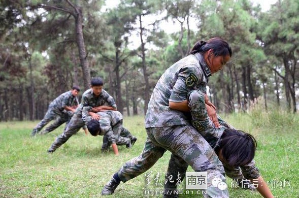 女子特种兵:格斗滑降样样强