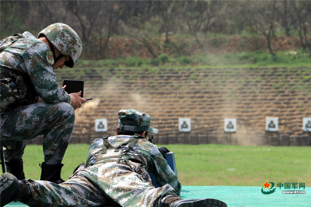 看军人如何玩转轻武器射击,展现"硬核"实力