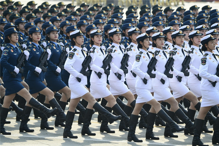 这也是武警部队女兵首次参加国庆阅兵.