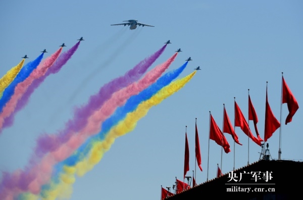 一条阅兵路,半部预警史:阅兵领队机向人民空军70周年献礼!