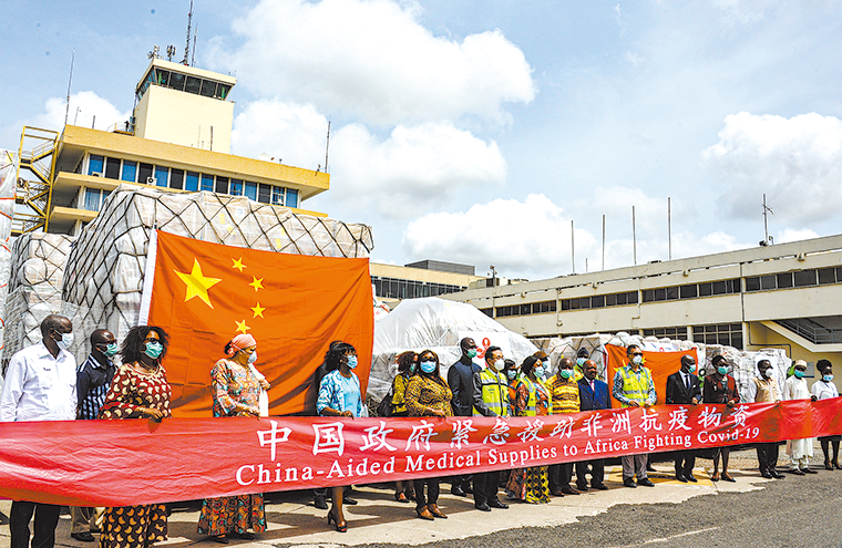 在非洲抗疫的艰难时刻中国以各种方式给非洲朋友送去援助