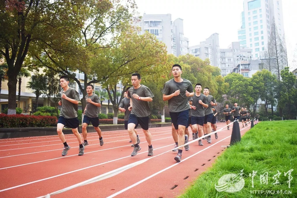 强训练,严作风!一道杠的青春就要这么燃!