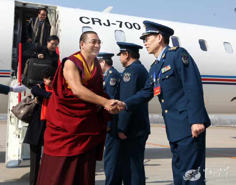 空军:精心保障"两会"专机任务 - 中国军网