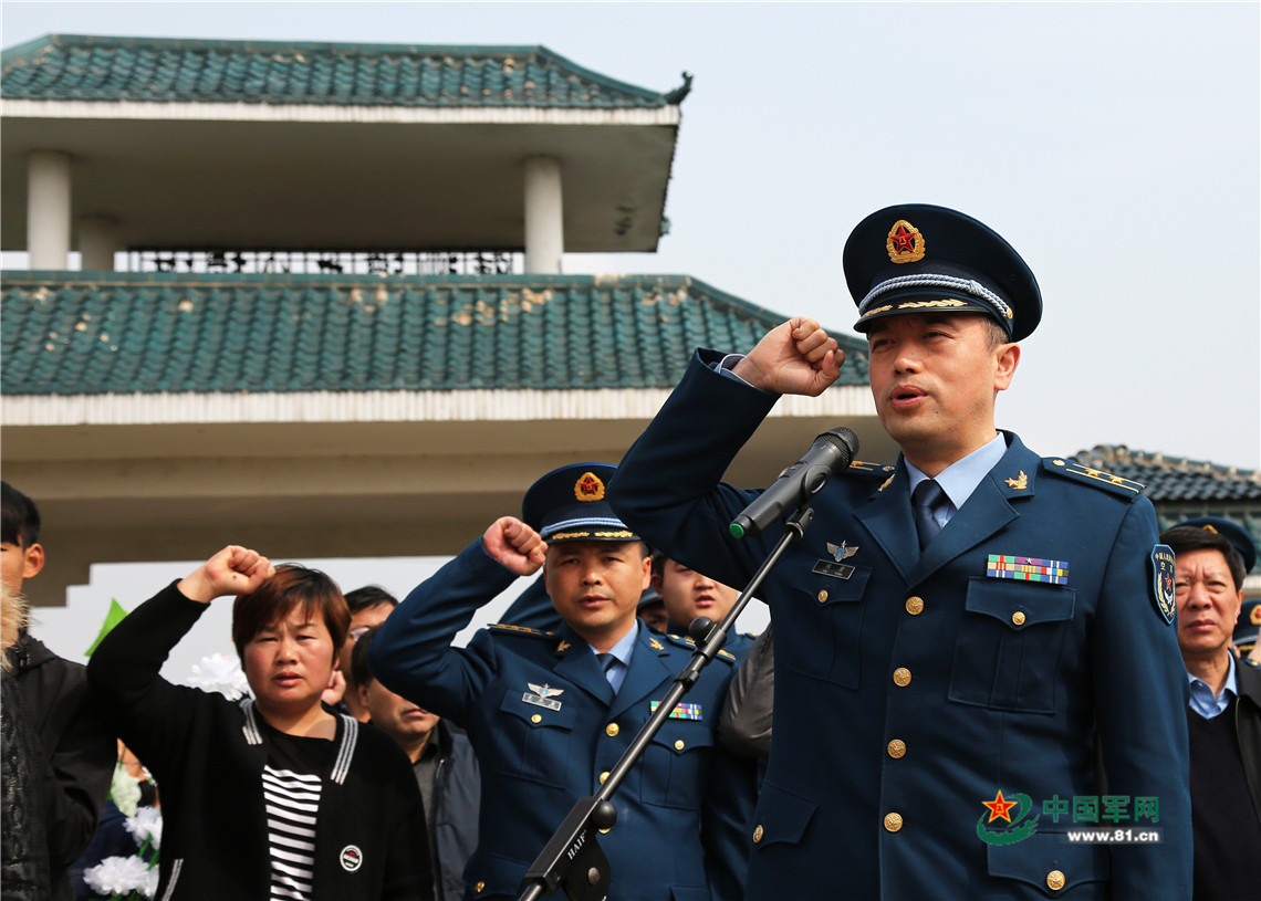 空军官兵传承英雄精神矢志改革强军 李明 摄