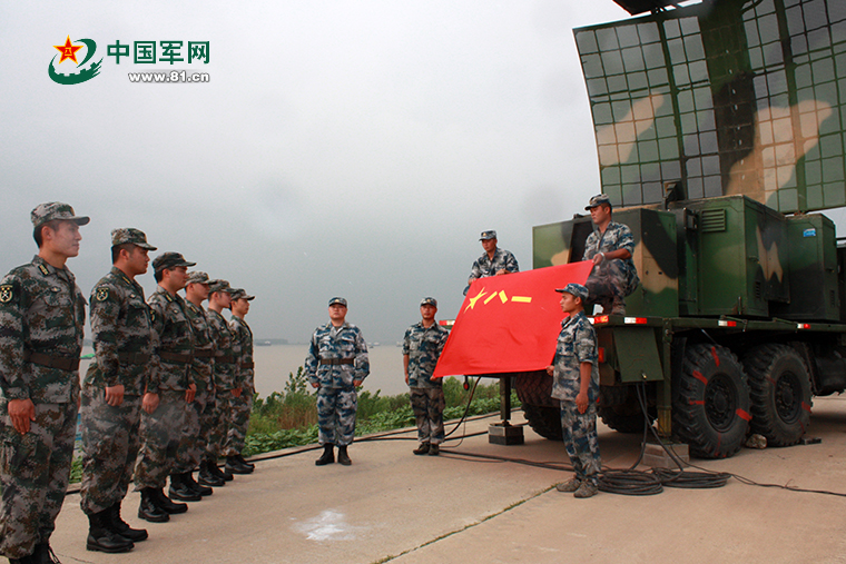 天空中飘着蒙蒙细雨,正在安徽省芜湖市繁昌县某处驻训的东部战区空军