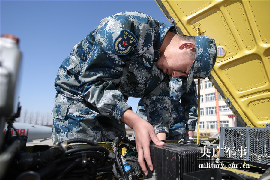 空军某装训基地进行实战化岗位练