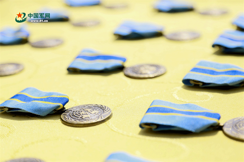 蓝盔部队 国际维和 218名维和官兵全部被授予"和平荣誉勋章 组图 13