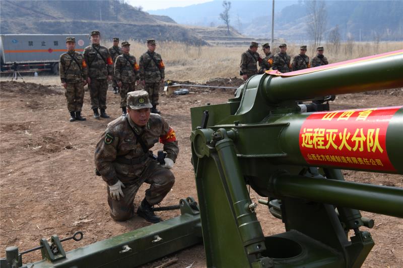 太原警备区官兵携新型灭火装备驰援沁源森林火灾救援