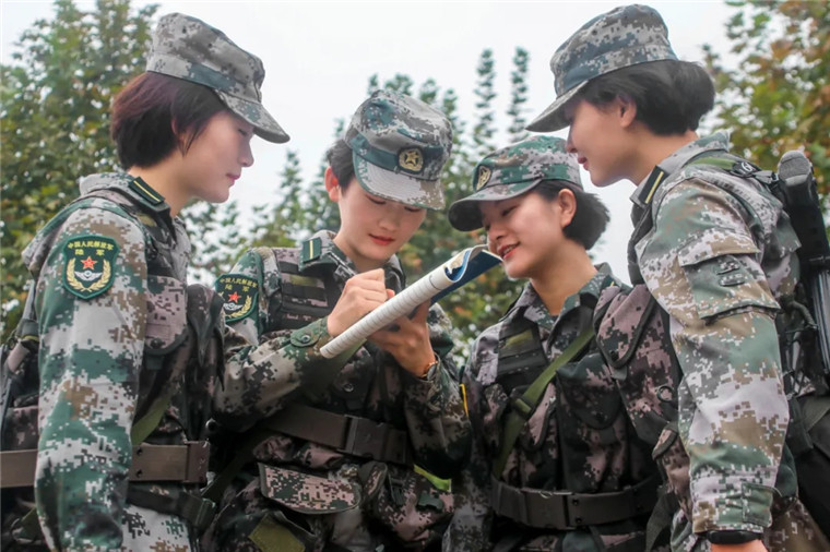 多图预警!又a又飒的军校女学员来了