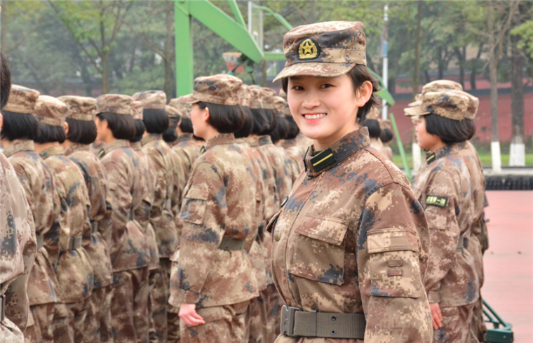 多图预警!又a又飒的军校女学员来了