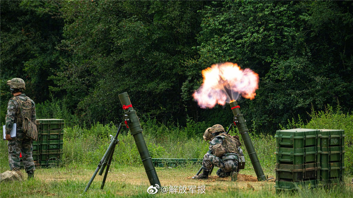 高清大图陆军第75集团军某旅组织迫击炮实弹射击考核