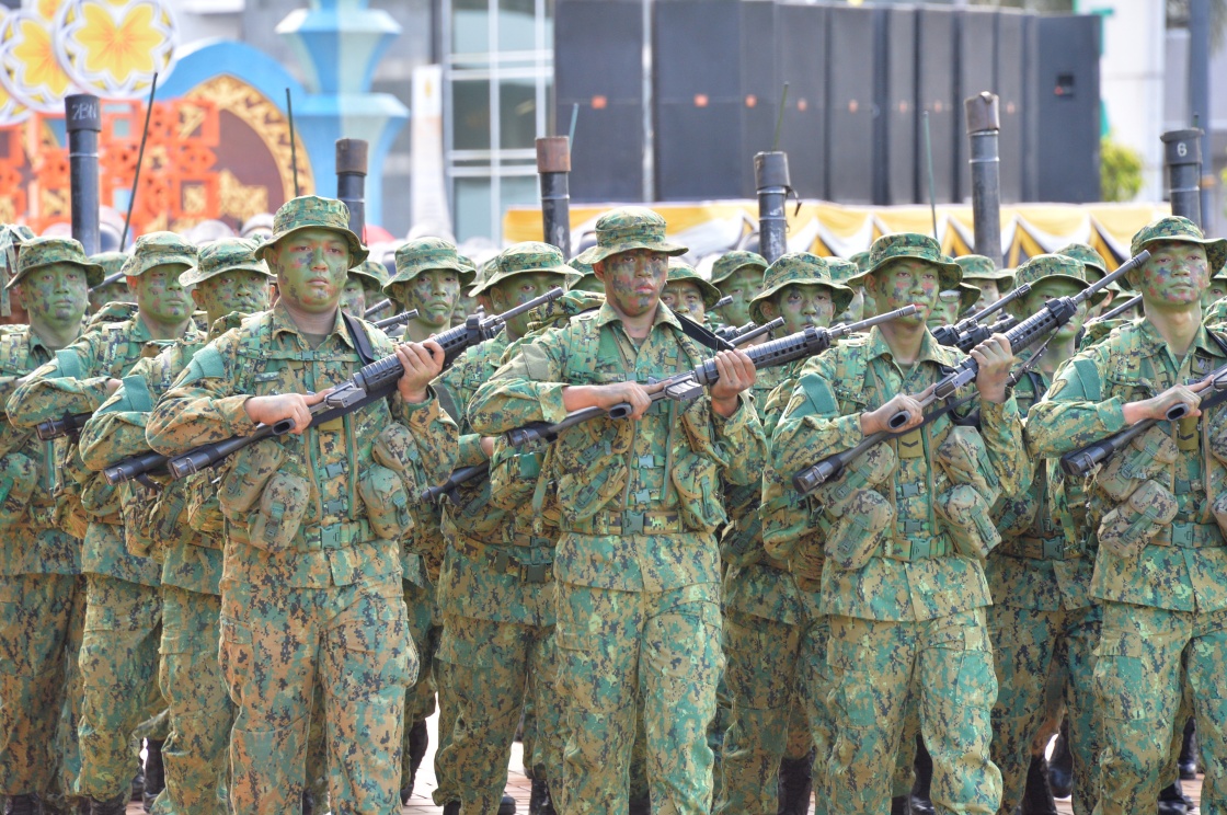 文莱举行大型阅兵游行庆祝建国34周年