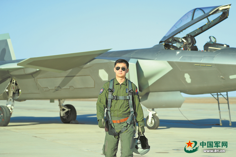 空军飞行员陈浏:我爱祖国的蓝天