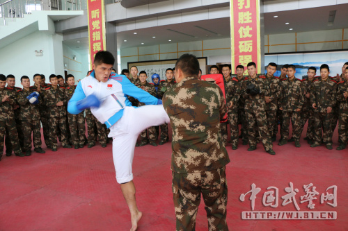 "武警政治部体工队王龙社政委说.