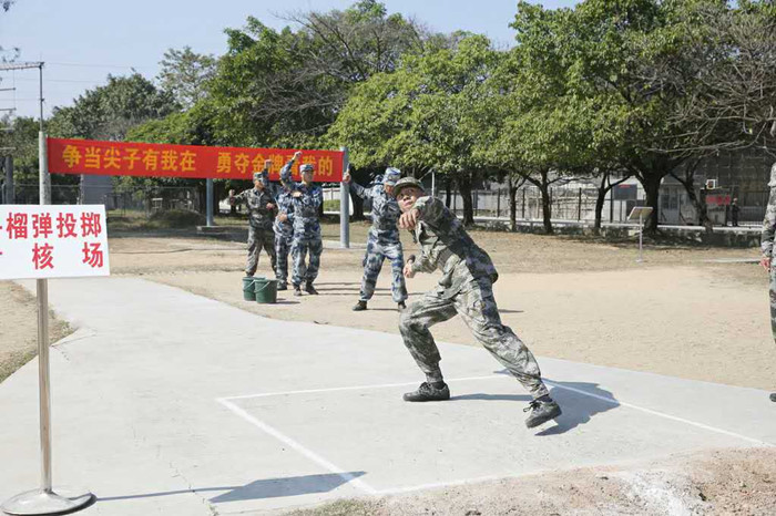 手榴弹投掷