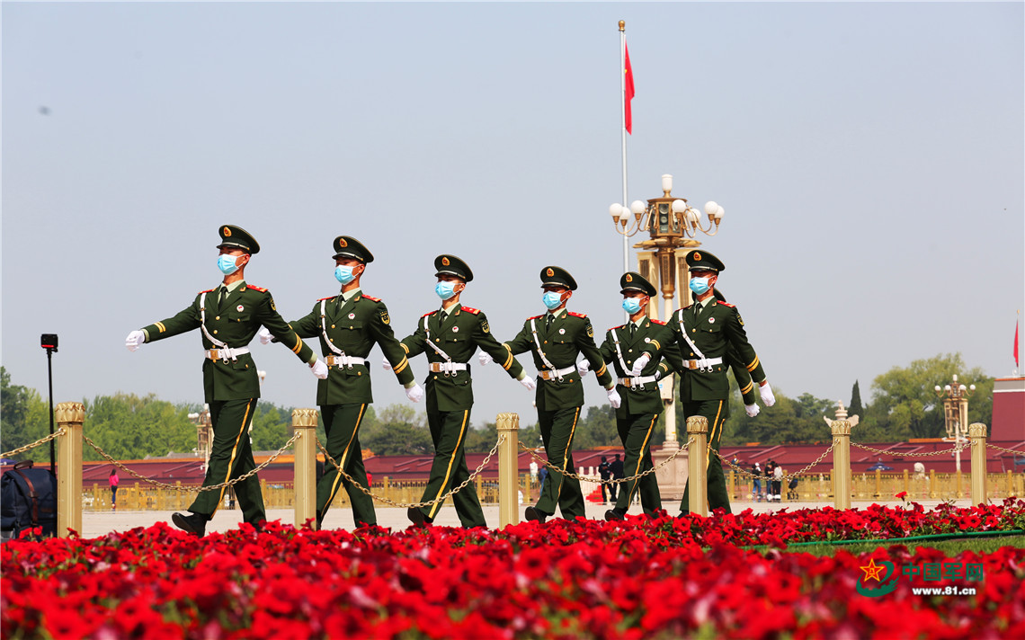 武警北京总队执勤第一支队执勤哨兵在天安门广场执勤.