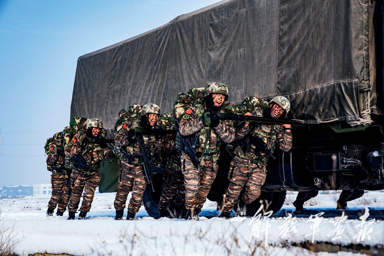 武警新疆总队某机动支队特战队员展开"魔鬼周"极限训练