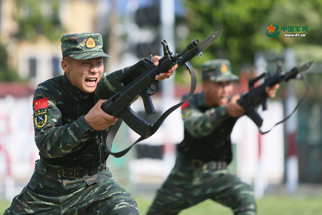 武警特战酷暑练兵锻造反恐利刃