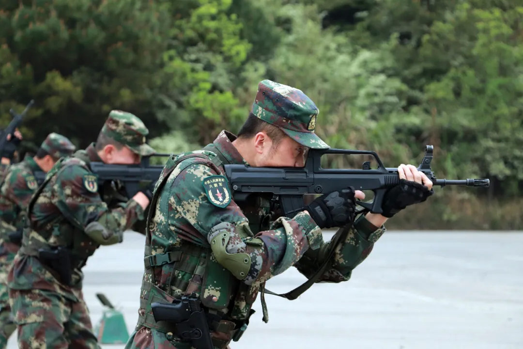 火箭军特战精兵训练日常保证让你热血沸腾