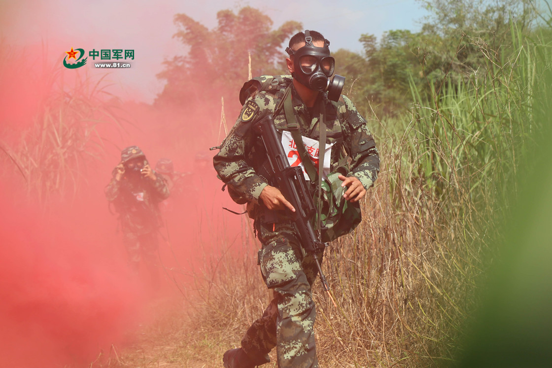 武警频道 穿密林涉险滩,武警特战队员7天6夜挑战"魔鬼周" 来源: 中国