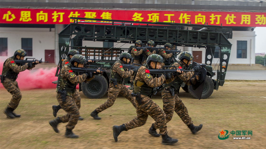 开战!武警特战队员热血练兵 中国军网