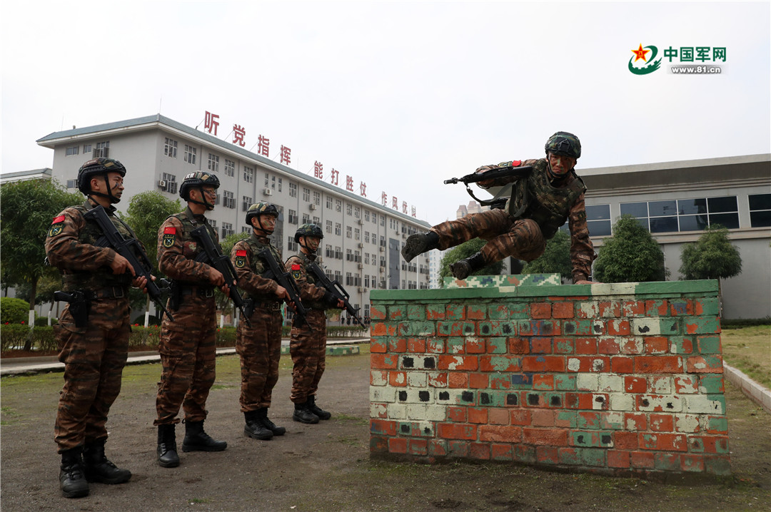 中国武警 要闻聚焦 广西南宁:聚焦练兵场 强基固本练为战 来源:中国军