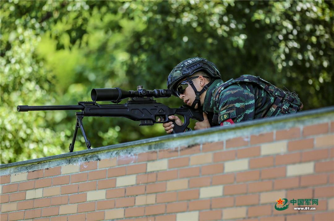 鏖战魔鬼周,武警特战队员紧贴实战练硬功