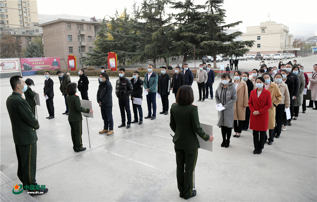 高清大图!直击武警甘肃总队文职人员面试