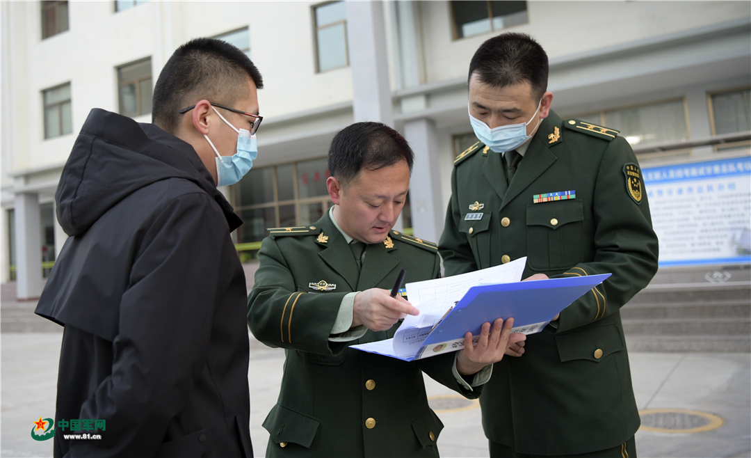 高清大图!直击武警甘肃总队文职人员面试