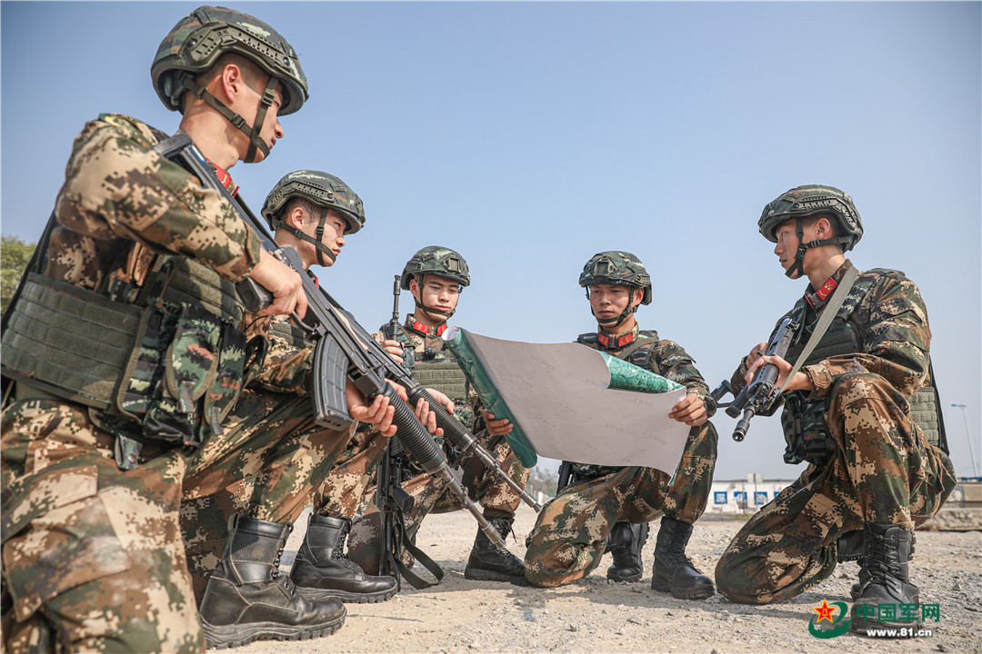 练兵备战正当时!直击武警官兵火热训练场