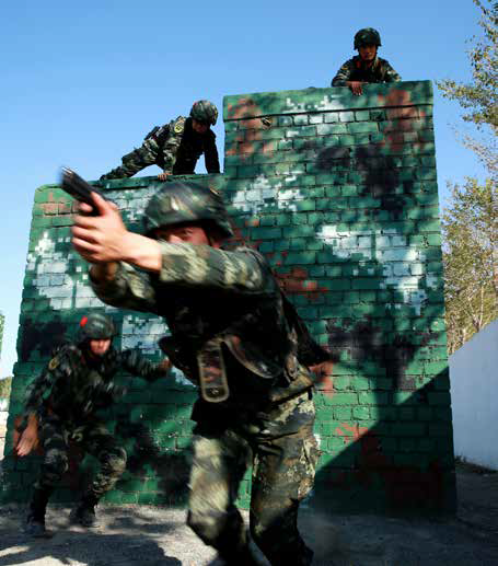武警兵团总队特战分队:尖刀对决