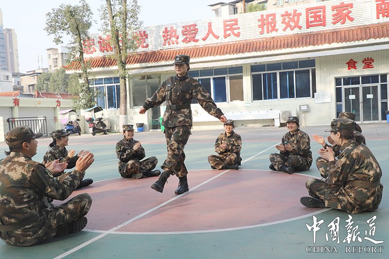 武警四川总队医院严密组织新聘文职人员入职培训侧记