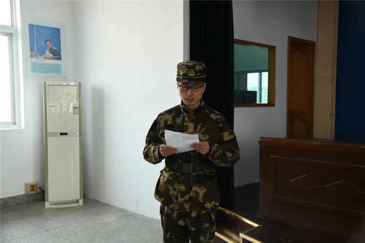 造了良好的作风，培养出自觉而严格的组织纪律。正思想，培养军人好品质